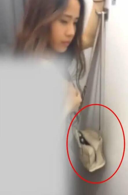 那个在优衣库啪啪啪的女生，出道了